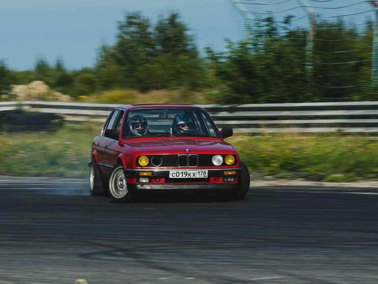 Rinat’s BMW E30 mid-drift on track, seen head-on.